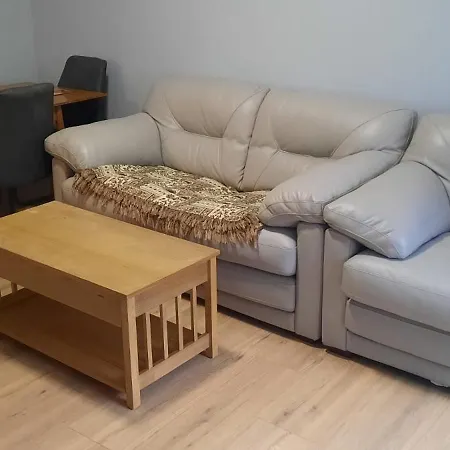 Lovely 2 Bed Garden Level * Blackrock (Dublin)