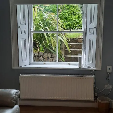 Lovely 2 Bed Garden Level Lejlighed Blackrock (Dublin)